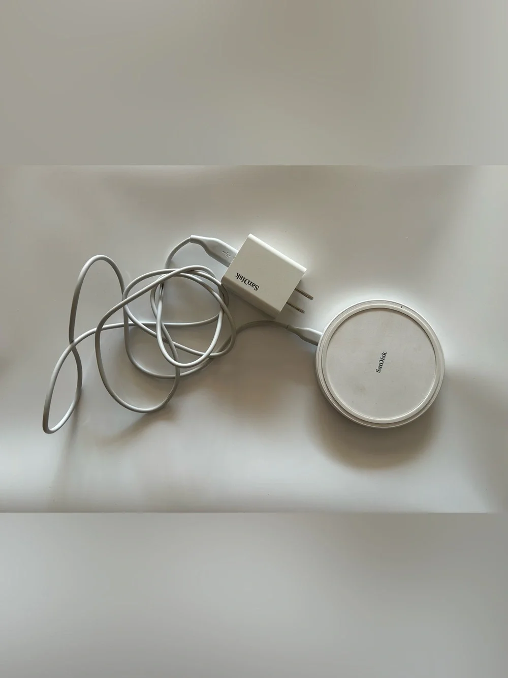 SanDisk iXpand 15W Wireless Charger - White (Sample pictured)